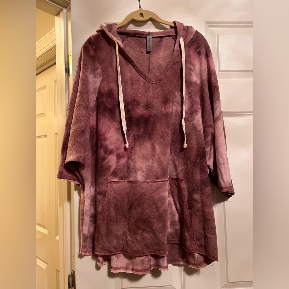 3/4 sleeve top with hood